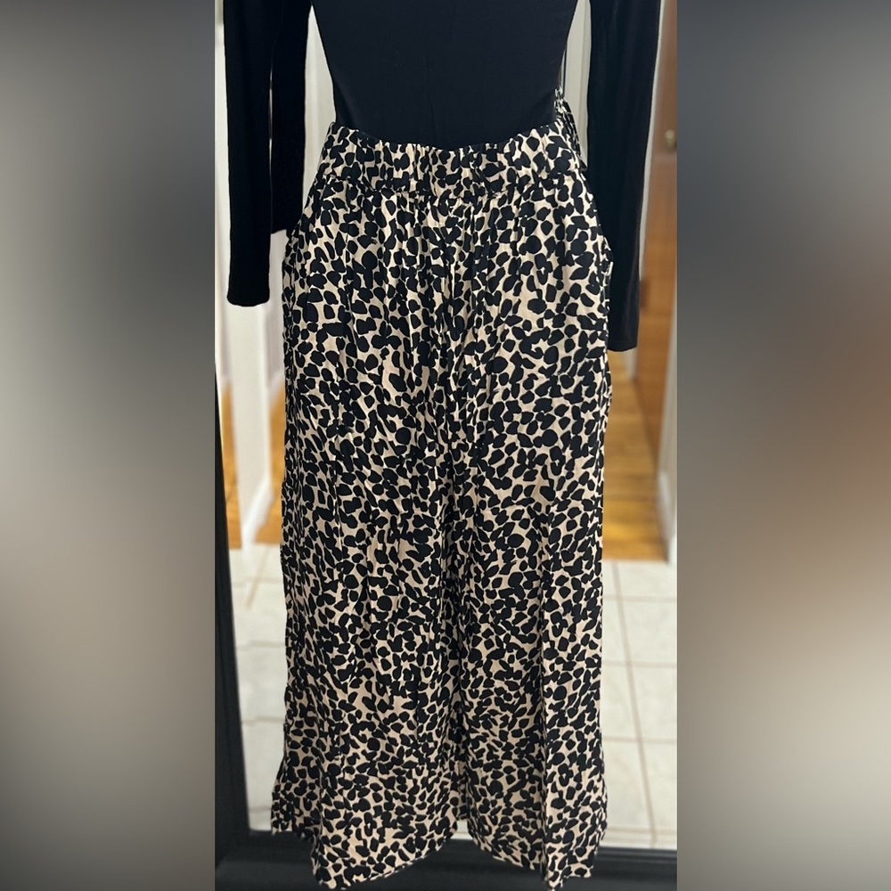Brown and Black Ankle Length Pants (has pockets)
Brand: H&M